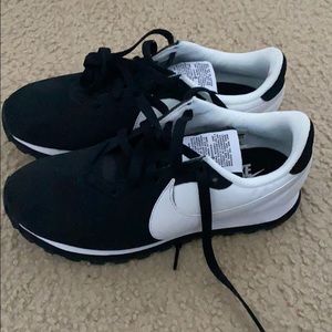 NWOT Women’s Nike sneakers size 6.5